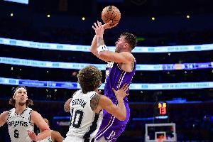 挺克的！东契奇生涯至今面对文班亚马5胜0负